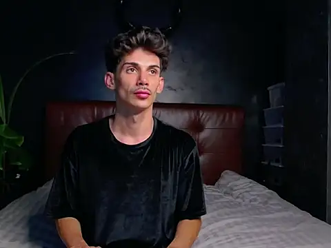 Snapshot of DanielCrush1 chatting on October 4, 6:09 pm DanielCrush1 online show from October 4, 6:09 pm