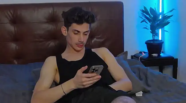 Snapshot of DanielCrush1 chatting on January 11, 5:51 pm DanielCrush1 online show from January 11, 5:51 pm