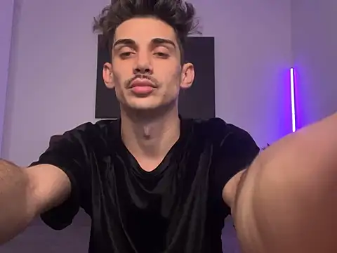 Snapshot of DanielCrush1 chatting on January 8, 10:37 am DanielCrush1 online show from January 8, 10:37 am