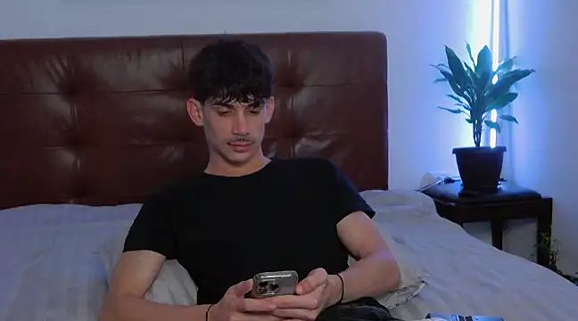 Snapshot of DanielCrush1 chatting on February 15, 3:52 am DanielCrush1 online show from February 15, 3:52 am