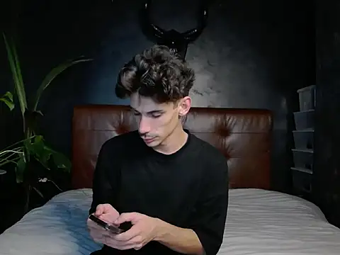 Snapshot of DanielCrush1 chatting on October 18, 6:54 pm DanielCrush1 online show from October 18, 6:54 pm