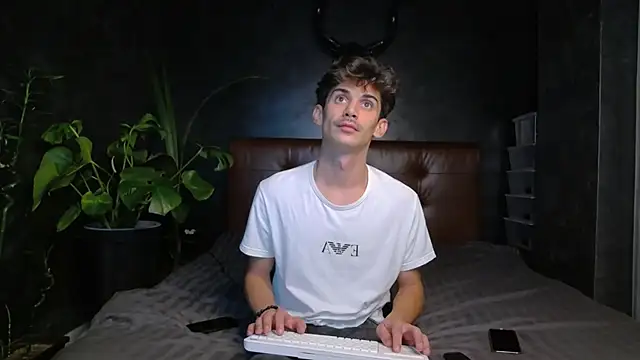 Snapshot of DanielCrush1 chatting on September 28, 9:22 pm DanielCrush1 online show from September 28, 9:22 pm