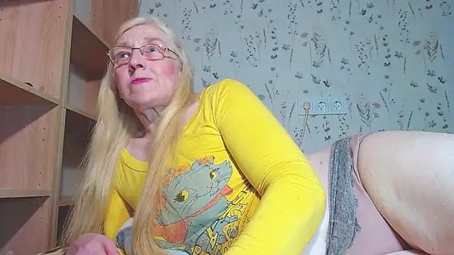 Snapshot of MadamBombShell chatting on June 20, 7:46 am MadamBombShell online show from June 20, 7:46 am