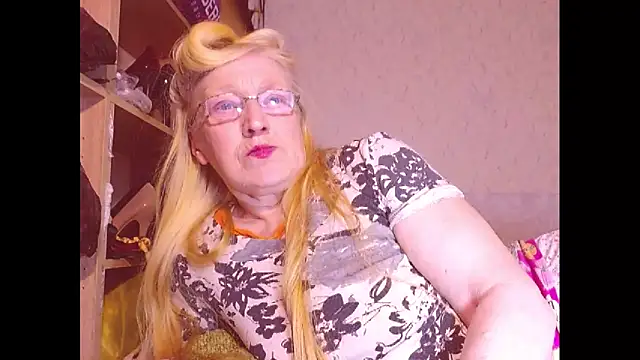 Snapshot of MadamBombShell chatting on February 8, 7:59 pm MadamBombShell online show from February 8, 7:59 pm