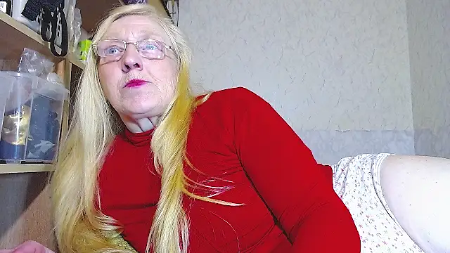 Snapshot of MadamBombShell chatting on October 10, 12:11 am MadamBombShell online show from October 10, 12:11 am