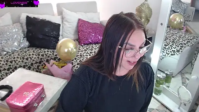 Snapshot of Myrnasexxx chatting on July 11, 11:54 am Myrnasexxx online show from July 11, 11:54 am