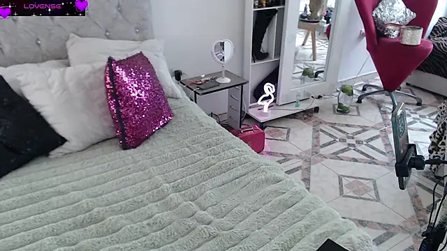 Snapshot of Myrnasexxx chatting on February 25, 5:13 pm Myrnasexxx online show from February 25, 5:13 pm