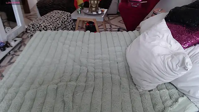 Snapshot of Myrnasexxx chatting on April 18, 9:04 pm Myrnasexxx online show from April 18, 9:04 pm