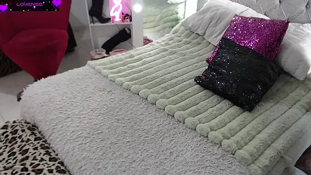 Snapshot of Myrnasexxx chatting on February 20, 9:50 pm Myrnasexxx online show from February 20, 9:50 pm