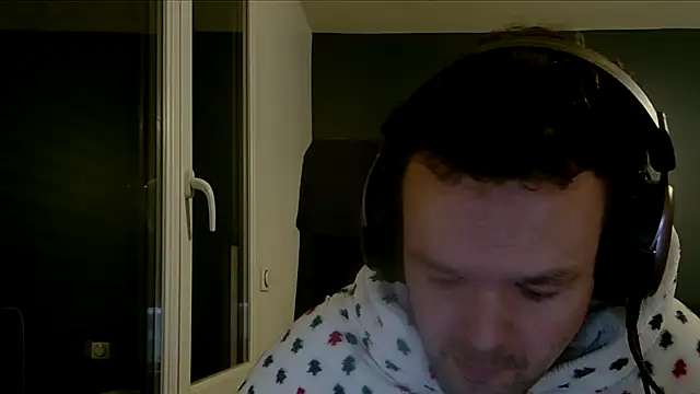 Snapshot of antoinepassion chatting on January 19, 6:32 pm antoinepassion online show from January 19, 6:32 pm