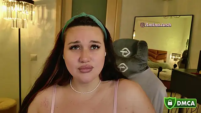 Snapshot of AminaCharm chatting on January 11, 2:47 pm AminaCharm online show from January 11, 2:47 pm