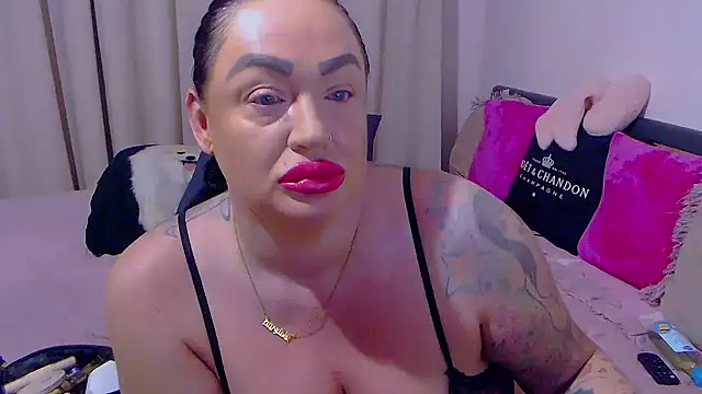 BustyVicky online show from April 10, 9:33 pm