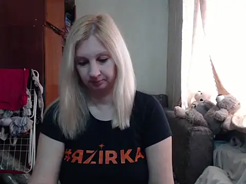 BustyBlond online show from March 14, 9:57 am