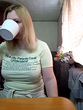 BustyBlond online show from April 1, 4:47 am