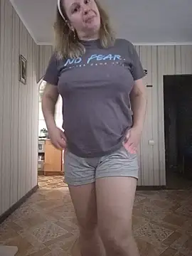 Snapshot of BustyBlond chatting on July 9, 4:28 pm BustyBlond online show from July 9, 4:28 pm