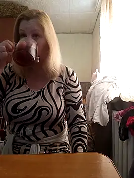 BustyBlond online show from March 22, 5:32 am