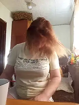 Snapshot of BustyBlond chatting on July 10, 4:45 am BustyBlond online show from July 10, 4:45 am