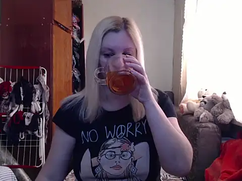 BustyBlond online show from February 28, 5:26 am