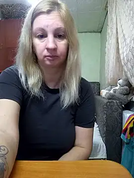 BustyBlond online show from November 19, 5:29 am