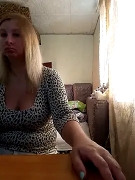 BustyBlond online show from September 25, 5:24 am