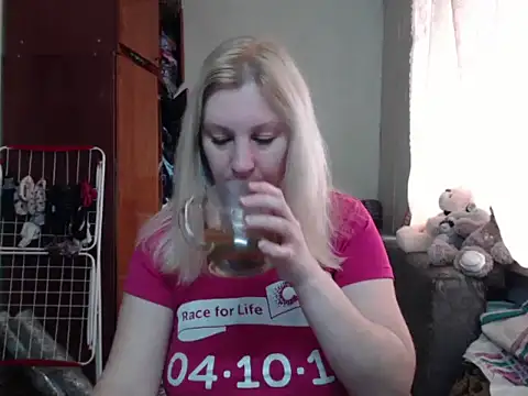 BustyBlond online show from March 4, 5:53 am