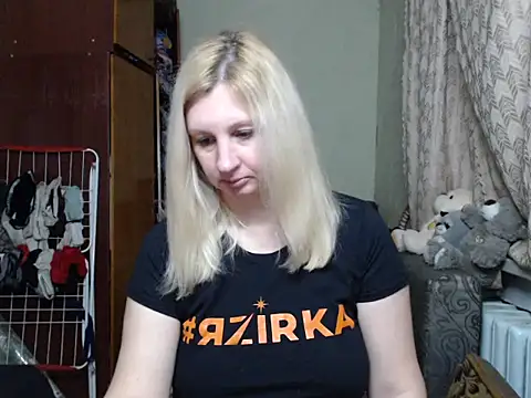 BustyBlond online show from February 26, 6:15 pm