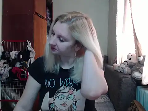 BustyBlond online show from March 20, 5:02 am