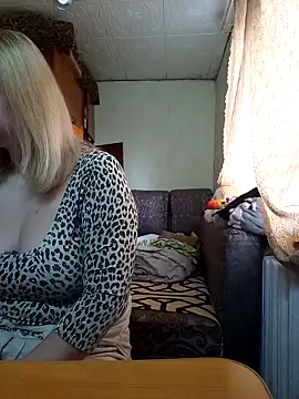 BustyBlond online show from March 9, 4:49 am