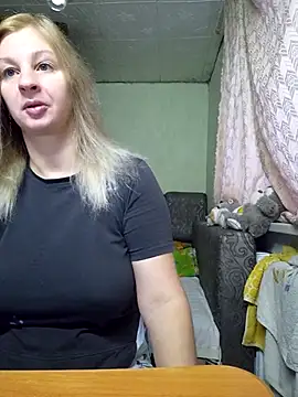 BustyBlond online show from November 4, 4:49 am