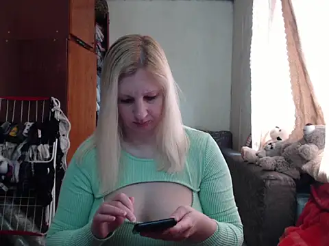 BustyBlond online show from March 18, 9:01 am