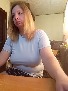 Snapshot of BustyBlond chatting on July 18, 2:42 am BustyBlond online show from July 18, 2:42 am