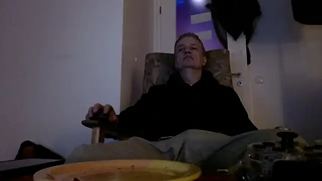 Snapshot of Cordt27 chatting on May 6, 7:51 pm Cordt27 online show from May 6, 7:51 pm