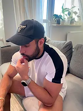 izaak lover online show from October 5, 3:03 pm