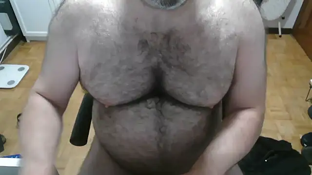 Snapshot of mikeyhotbear chatting on July 17, 4:43 am mikeyhotbear online show from July 17, 4:43 am