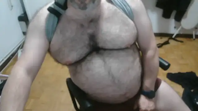 mikeyhotbear online show from May 26, 4:32 am