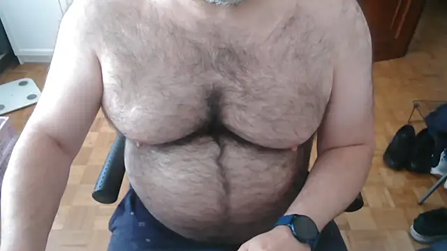 Snapshot of mikeyhotbear chatting on June 10, 9:10 am mikeyhotbear online show from June 10, 9:10 am
