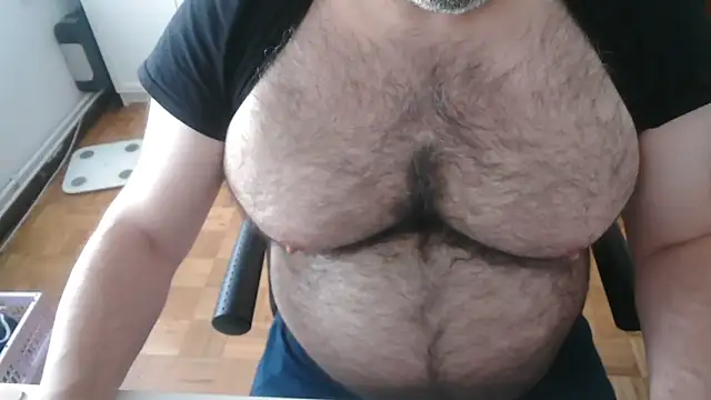 mikeyhotbear online show from May 21, 8:44 am