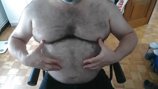 Snapshot of mikeyhotbear chatting on July 11, 9:53 am mikeyhotbear online show from July 11, 9:53 am