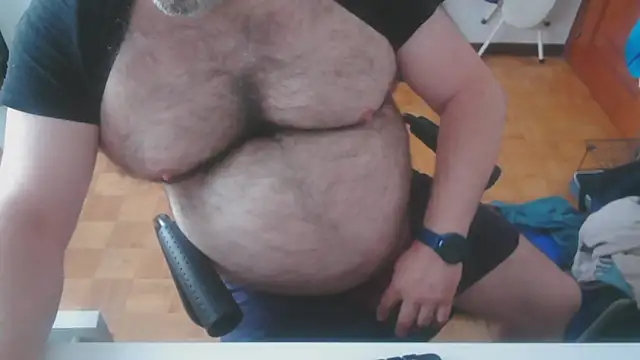 mikeyhotbear online show from May 25, 5:51 am