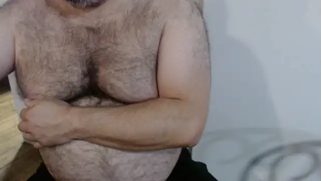 Snapshot of mikeyhotbear chatting on July 4, 6:31 am mikeyhotbear online show from July 4, 6:31 am