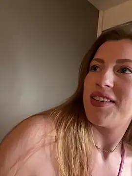 Snapshot of FoxyFrenchy chatting on February 11, 6:22 pm FoxyFrenchy online show from February 11, 6:22 pm