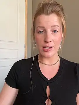 Snapshot of FoxyFrenchy chatting on September 30, 3:07 pm FoxyFrenchy online show from September 30, 3:07 pm