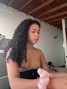 GabriSaenz online show from March 18, 1:24 pm