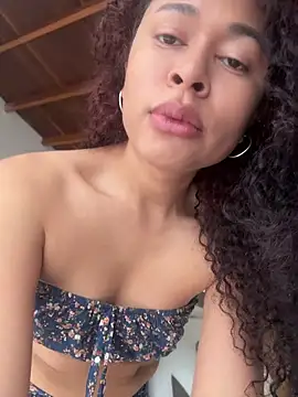 Snapshot of GabriSaenz chatting on June 3, 2:29 pm GabriSaenz online show from June 3, 2:29 pm