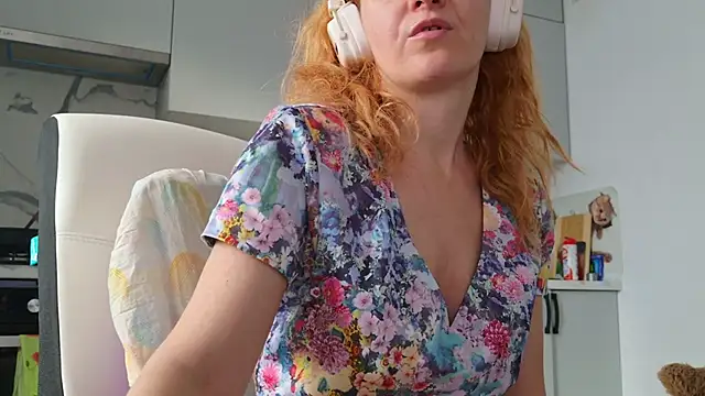 Snapshot of Simabigsmile chatting on February 3, 6:40 am Simabigsmile online show from February 3, 6:40 am