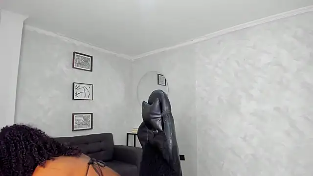 Snapshot of Emattaylor chatting on February 24, 1:12 pm Emattaylor online show from February 24, 1:12 pm