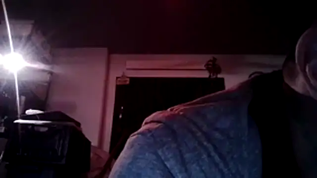 Snapshot of htk1975 chatting on December 22, 1:00 pm htk1975 online show from December 22, 1:00 pm