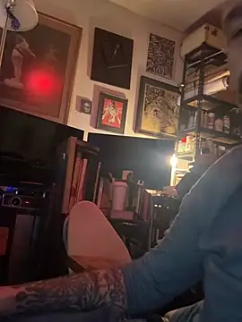 Snapshot of htk1975 chatting on January 18, 10:51 am htk1975 online show from January 18, 10:51 am