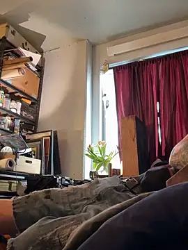 Snapshot of htk1975 chatting on February 12, 10:31 pm htk1975 online show from February 12, 10:31 pm