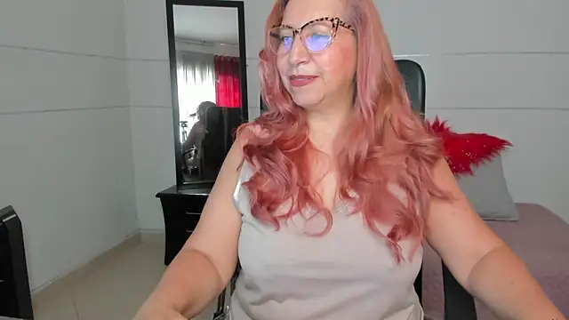 Snapshot of vaalery_sweet chatting on December 13, 3:43 pm vaalery sweet online show from December 13, 3:43 pm